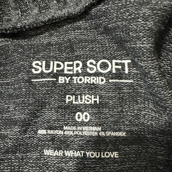 Super Soft by Torrid Charcoal Longsleeve Top - Picture 7 of 9